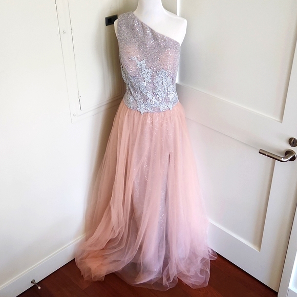 🎉HP🎉NWT Custom Pink/silver sequin tulle slit one-shoulder evening gown 10-12